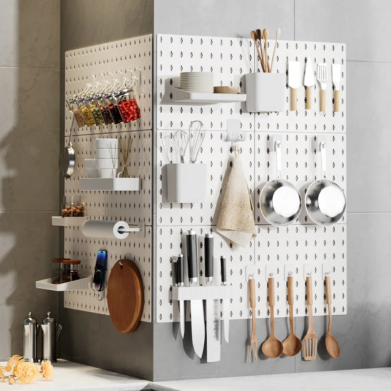 Διάτρητος Πίνακας Οργάνωσης Τοίχου Pegboard – DIY Σύστημα Αποθήκευσης με Ράφια & Αξεσουάρ για Κουζίνα, Μπάνιο, Γραφείο & Gaming Room